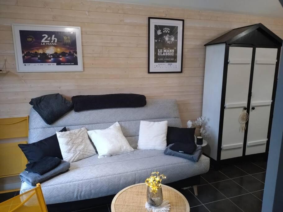 Joli Studio Mezzanine Proche Pole Europeen Yvré-lʼÉvêque Extérieur photo